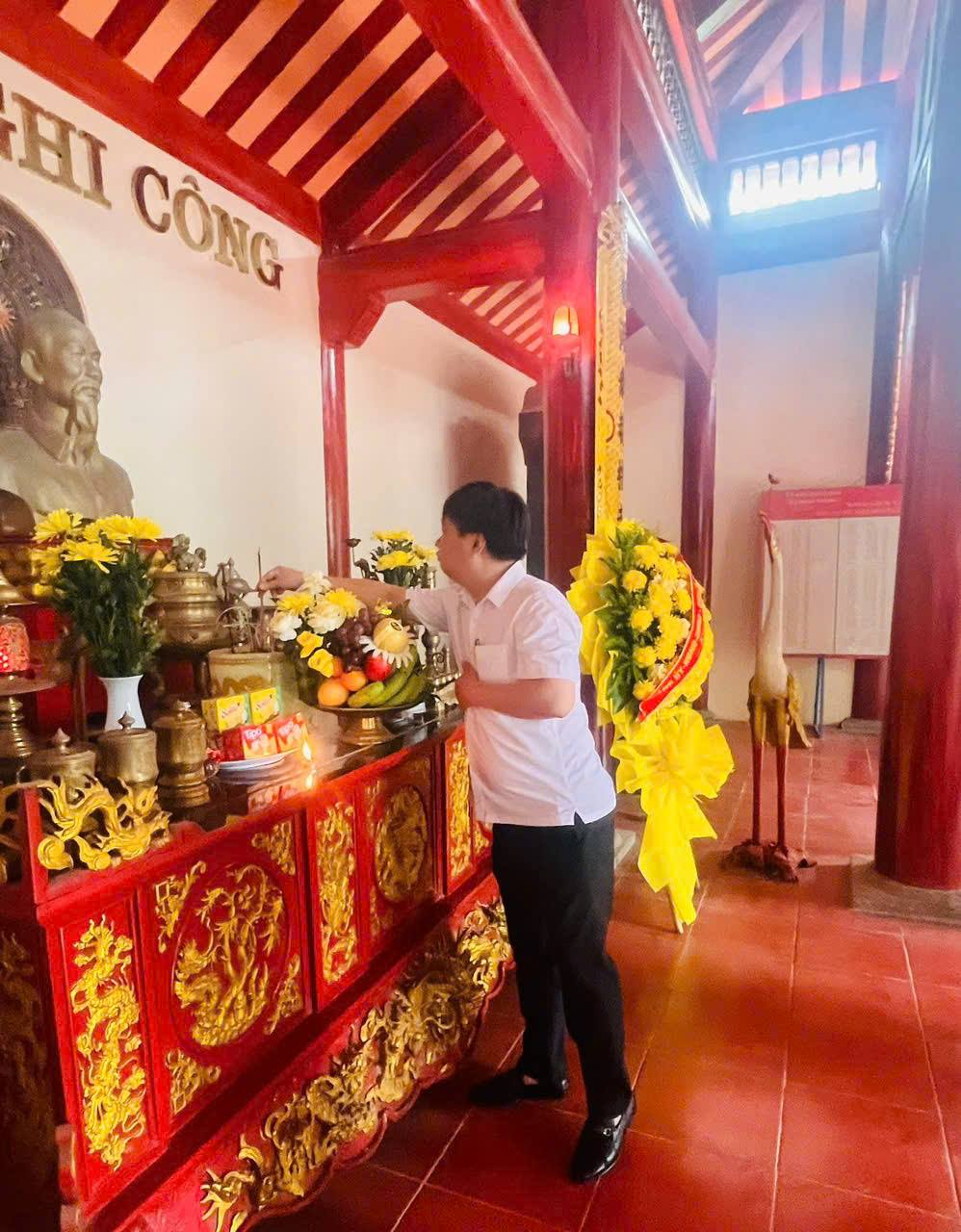 Anh-tin-bai